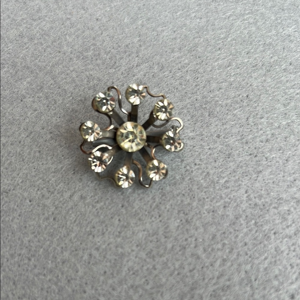 Elegant Silver Floral Brooch